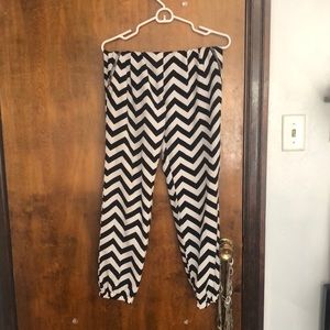 Cute zig zag joggers size small